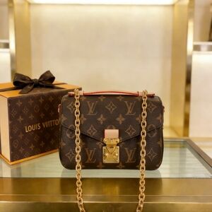 <AUTHENTIC>Louis Vuitton Pochette Métis East West  Monogram Canvas